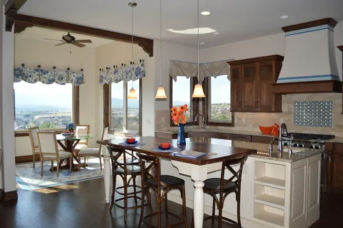 Collina custom home — Kitchen Island Breakfast Nook 02