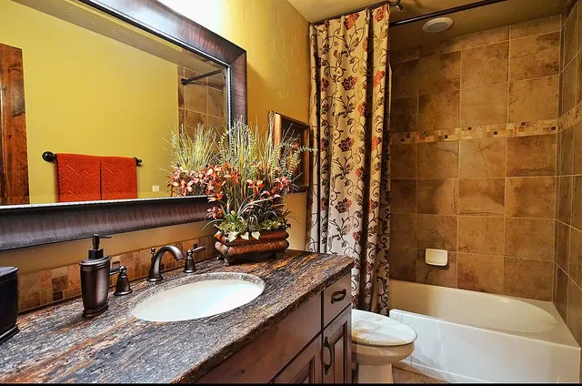 Linger Way custom home — Bathroom