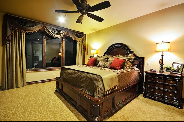Monitor Rock custom home — Suite